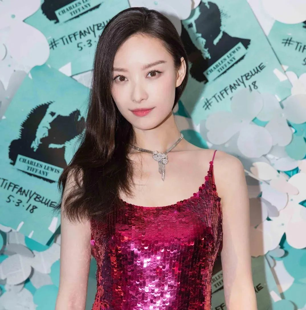 盘点女明星们那些闪闪发光的珠宝——倪妮(图12)