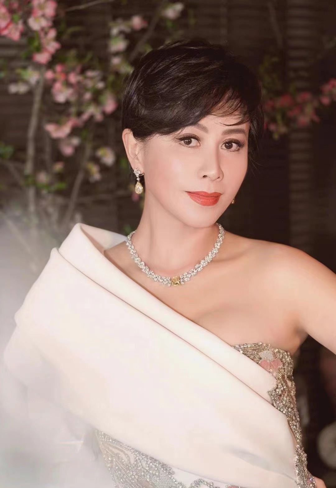 盘点女明星们那些闪闪发光的珠宝—刘嘉玲(图10)