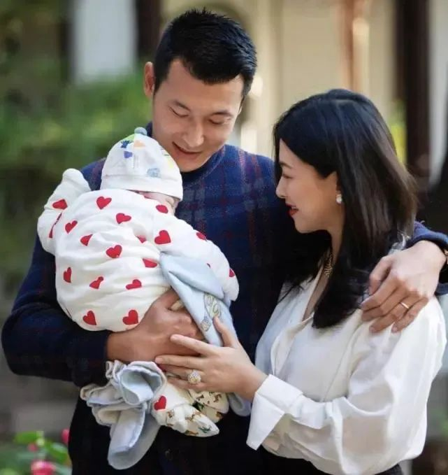 盘点女明星们那些闪闪发光的珠宝—朱珠(图15)